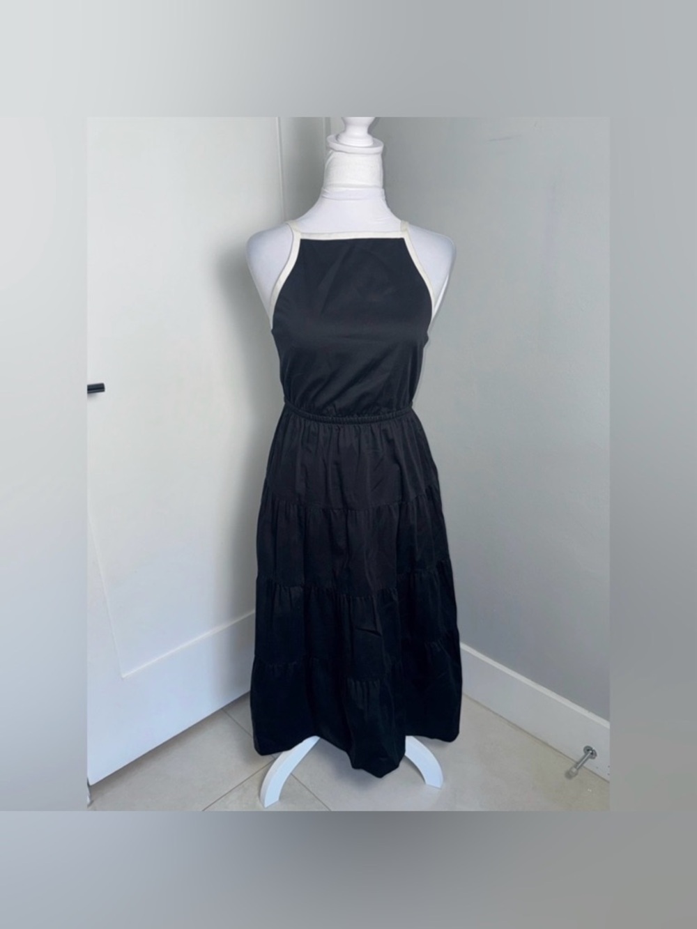 Alice + Olivia Hartley Gathered Midi Dress/ Size 0 - Picture 4 of 10